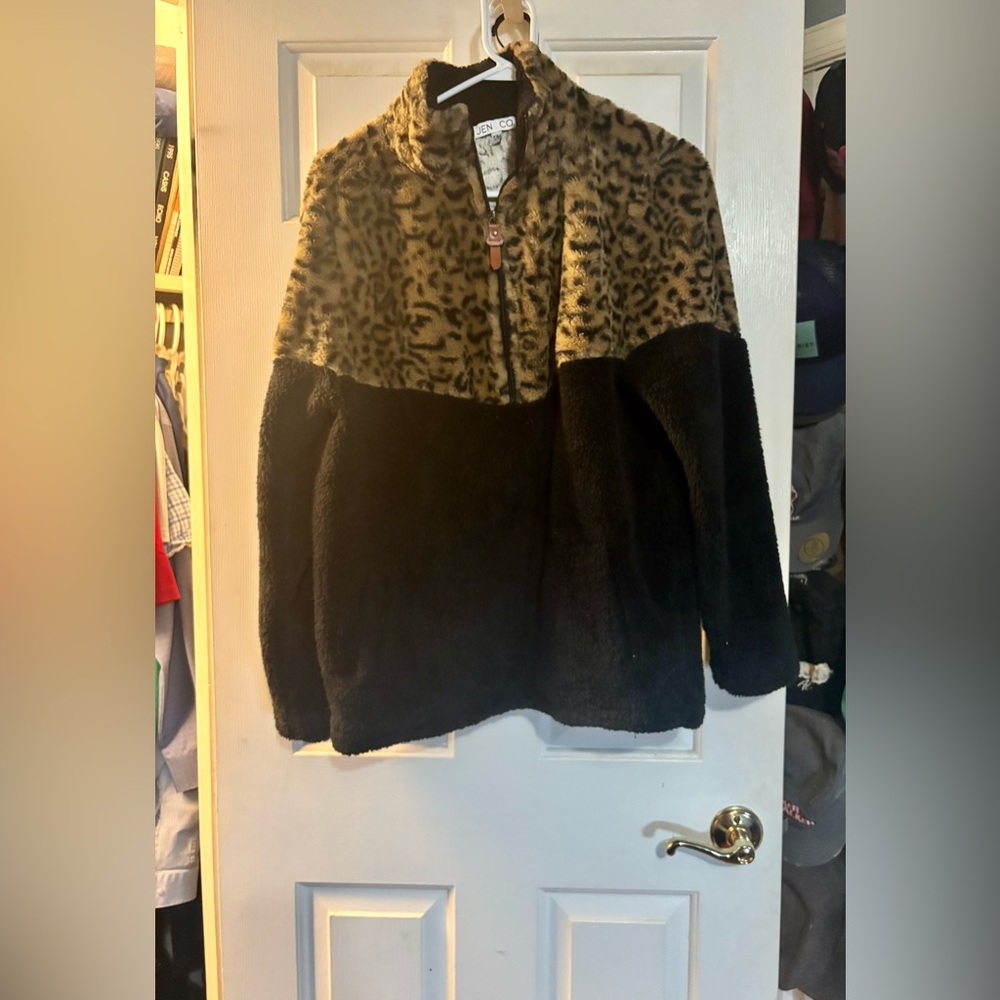 Jen & Co. Leopard Print Fleece Sweatshirt